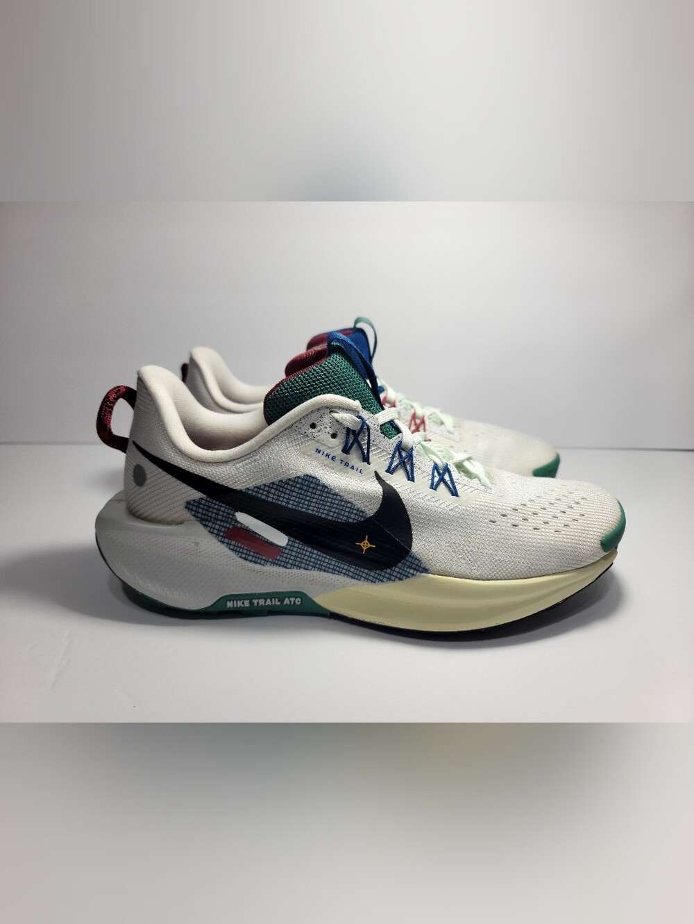 Nike Trail Running Shoes in White with Black Swoosh and Green Accents Size 9